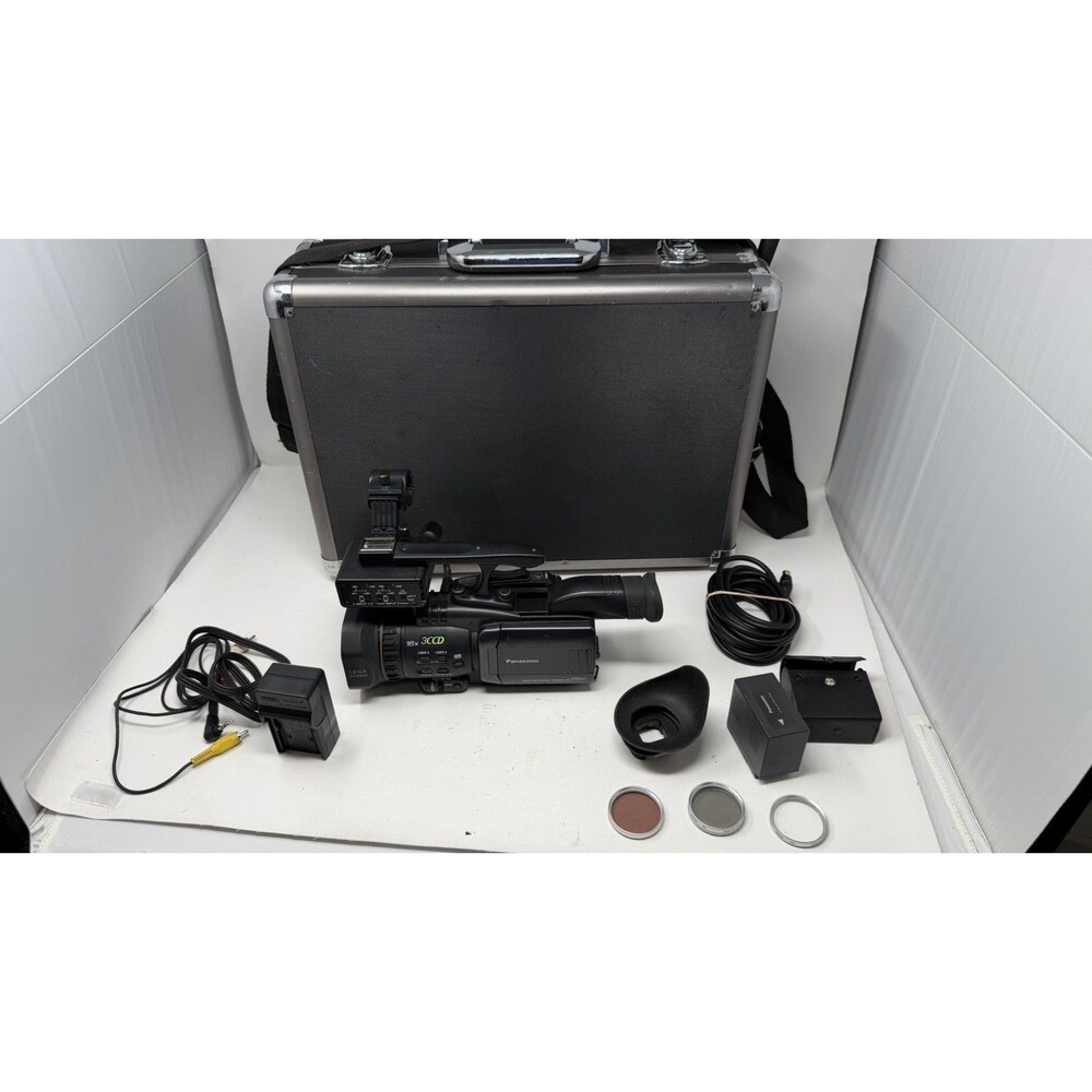 Panasonic AG-DVC30P Mini DV Camcorder w/ Battery works W/Case & More